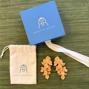 Rebecca de Ravenel Raffia Floral Earrings Clip On